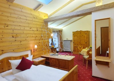 Krün_Haus Schmidt_Ferienwohnung2_Blick in den Raum